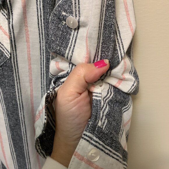 Eden & Olivia Factory Maternity Blouse - Picture 4 of 5